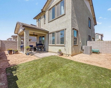 1033 S 150th Drive - Photo Thumbnail 23