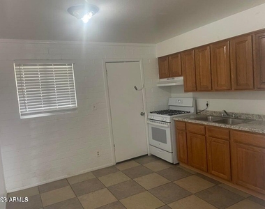 2633 W Belmont Avenue - Photo Thumbnail 1
