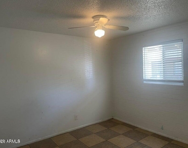 2633 W Belmont Avenue - Photo Thumbnail 2