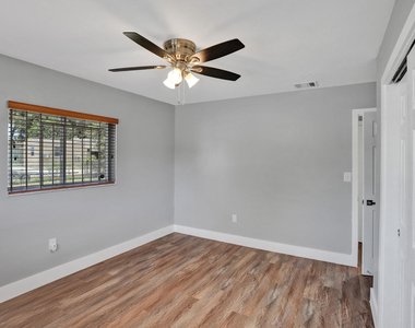 2147 Nw 100th Street - Photo Thumbnail 18
