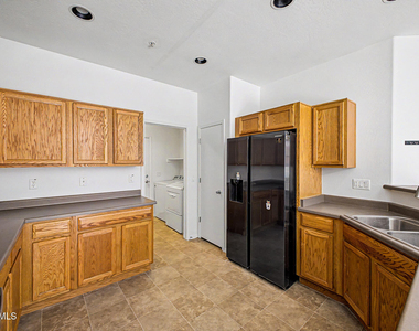 1432 N 80th Drive - Photo Thumbnail 12