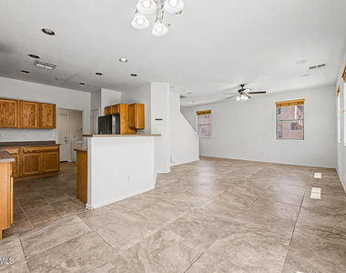 1432 N 80th Drive - Photo Thumbnail 7