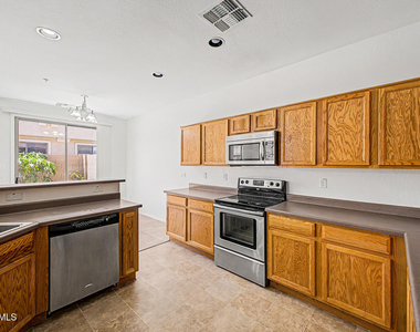 1432 N 80th Drive - Photo Thumbnail 10