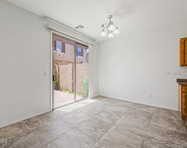 1432 N 80th Drive - Photo Thumbnail 6