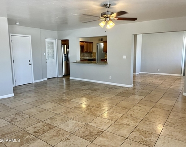 1041 W 18th Street - Photo Thumbnail 3