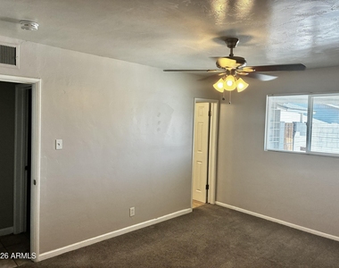 1041 W 18th Street - Photo Thumbnail 16