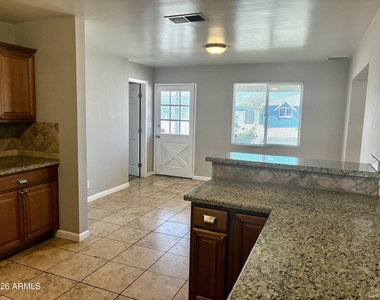 1041 W 18th Street - Photo Thumbnail 6