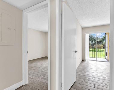 414 Meadows Circle - Photo Thumbnail 8