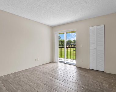 414 Meadows Circle - Photo Thumbnail 3