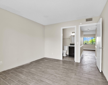 414 Meadows Circle - Photo Thumbnail 13