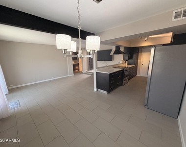 3243 N 38th Street - Photo Thumbnail 4
