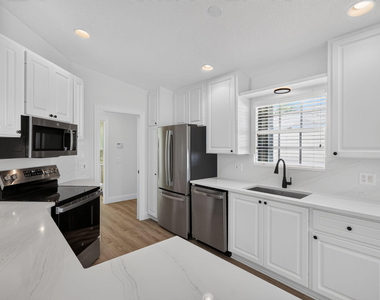 3546 Se Glacier Terrace - Photo Thumbnail 17