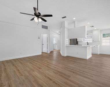 3546 Se Glacier Terrace - Photo Thumbnail 12