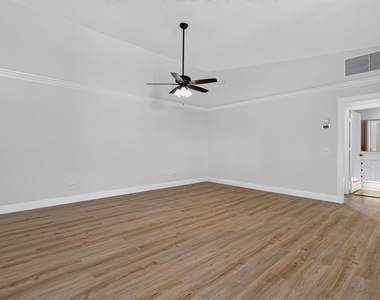 3546 Se Glacier Terrace - Photo Thumbnail 13