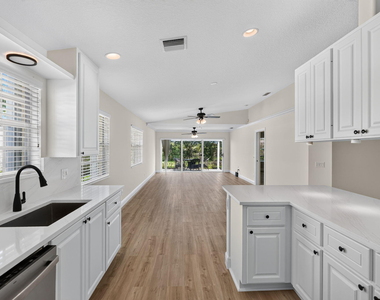 3546 Se Glacier Terrace - Photo Thumbnail 18