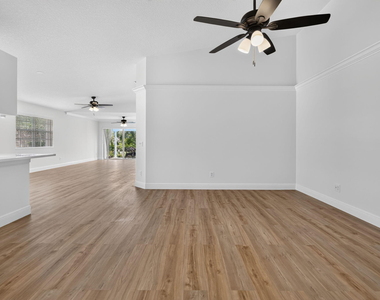 3546 Se Glacier Terrace - Photo Thumbnail 9