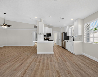 3546 Se Glacier Terrace - Photo Thumbnail 14