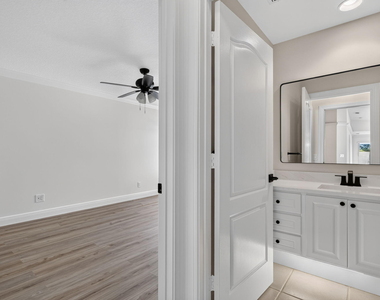 3546 Se Glacier Terrace - Photo Thumbnail 34
