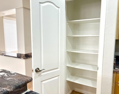 407 W Helena Drive - Photo Thumbnail 12