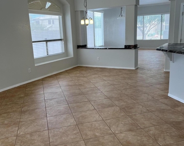 407 W Helena Drive - Photo Thumbnail 4