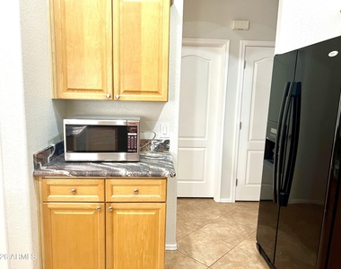 407 W Helena Drive - Photo Thumbnail 11