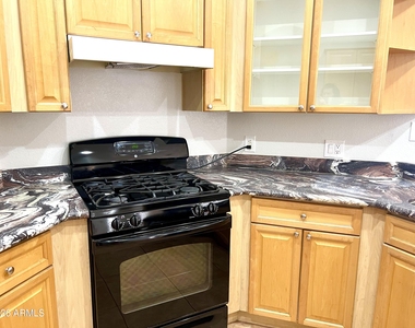 407 W Helena Drive - Photo Thumbnail 10