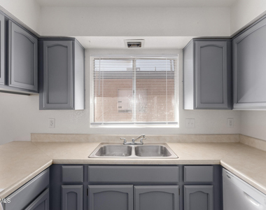 615 N Arrowhead Drive - Photo Thumbnail 12