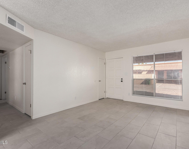 615 N Arrowhead Drive - Photo Thumbnail 8