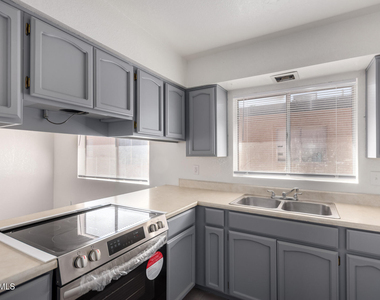 615 N Arrowhead Drive - Photo Thumbnail 11