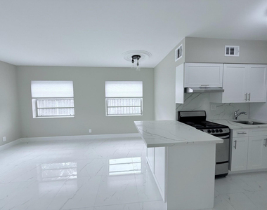 2725 Middle River Drive - Photo Thumbnail 1