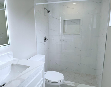 2725 Middle River Drive - Photo Thumbnail 5