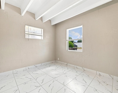 812 19th Street - Photo Thumbnail 11