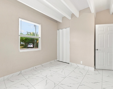 812 19th Street - Photo Thumbnail 12