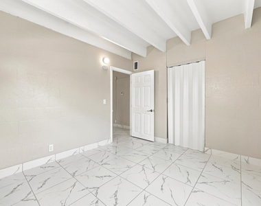 812 19th Street - Photo Thumbnail 8
