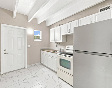 812 19th Street - Photo Thumbnail 5