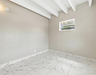 812 19th Street - Photo Thumbnail 14