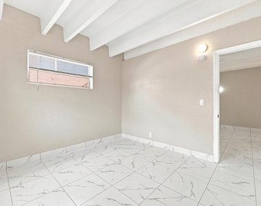 812 19th Street - Photo Thumbnail 7
