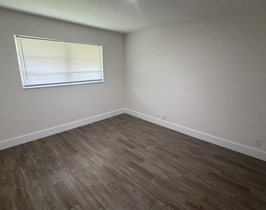 4061 Nw 9th Avenue - Photo Thumbnail 7