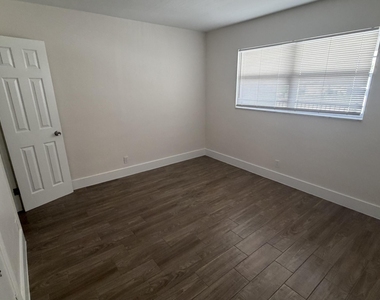 4061 Nw 9th Avenue - Photo Thumbnail 15