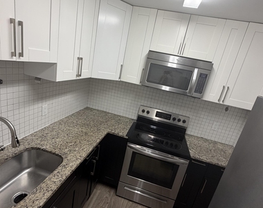 4061 Nw 9th Avenue - Photo Thumbnail 1