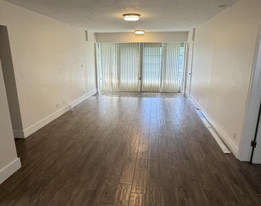 4061 Nw 9th Avenue - Photo Thumbnail 3