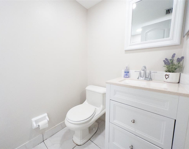 3256 Nw 104th Avenue - Photo Thumbnail 2