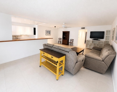 1207 S Drive Way - Photo Thumbnail 2