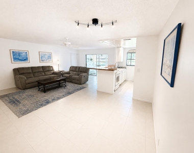 1207 S Drive Way - Photo Thumbnail 1