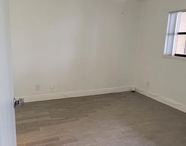 3959 Nw 87th Avenue - Photo Thumbnail 6