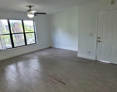 3959 Nw 87th Avenue - Photo Thumbnail 2