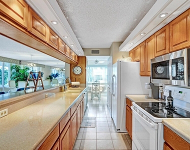 107 Half Moon Circle - Photo Thumbnail 10