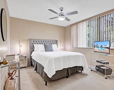 107 Half Moon Circle - Photo Thumbnail 37