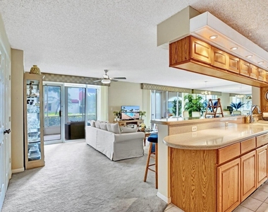 107 Half Moon Circle - Photo Thumbnail 9