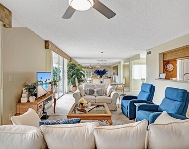 107 Half Moon Circle - Photo Thumbnail 17